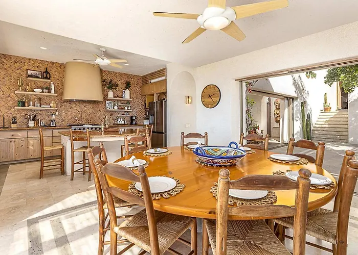 Holiday home Chic 5br Oceanview With Pool In Pedregal